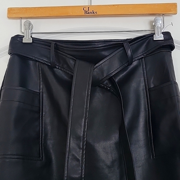 BAGATELLE COLLECTION BLACK FAUX LEATHER SKIRT WITH FRONT POCKETS TIE WAIST MED - Picture 4 of 16